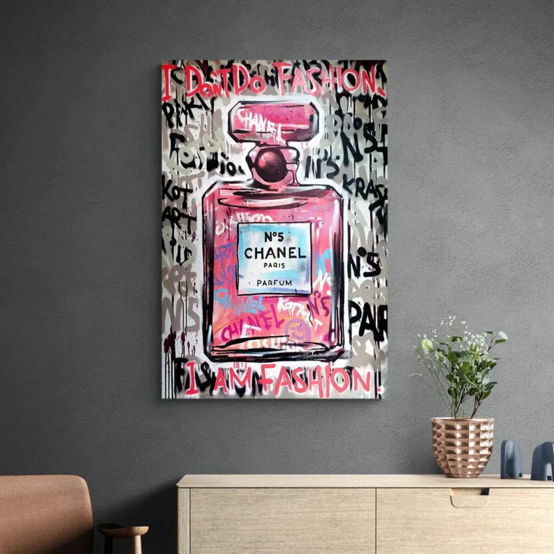 Tableau Chanel Street Art mur sombre