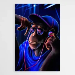 tableau singe avec ecouteur 1.webp