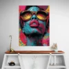 Tableau Street Art femme colore mur blanc.webp