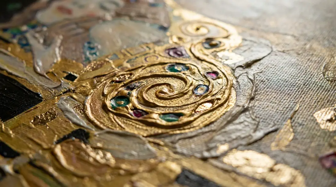 gros plan reproduction tableau Klimt textures peinture dorure reflets or détails art nouveau qualité toile reproduction